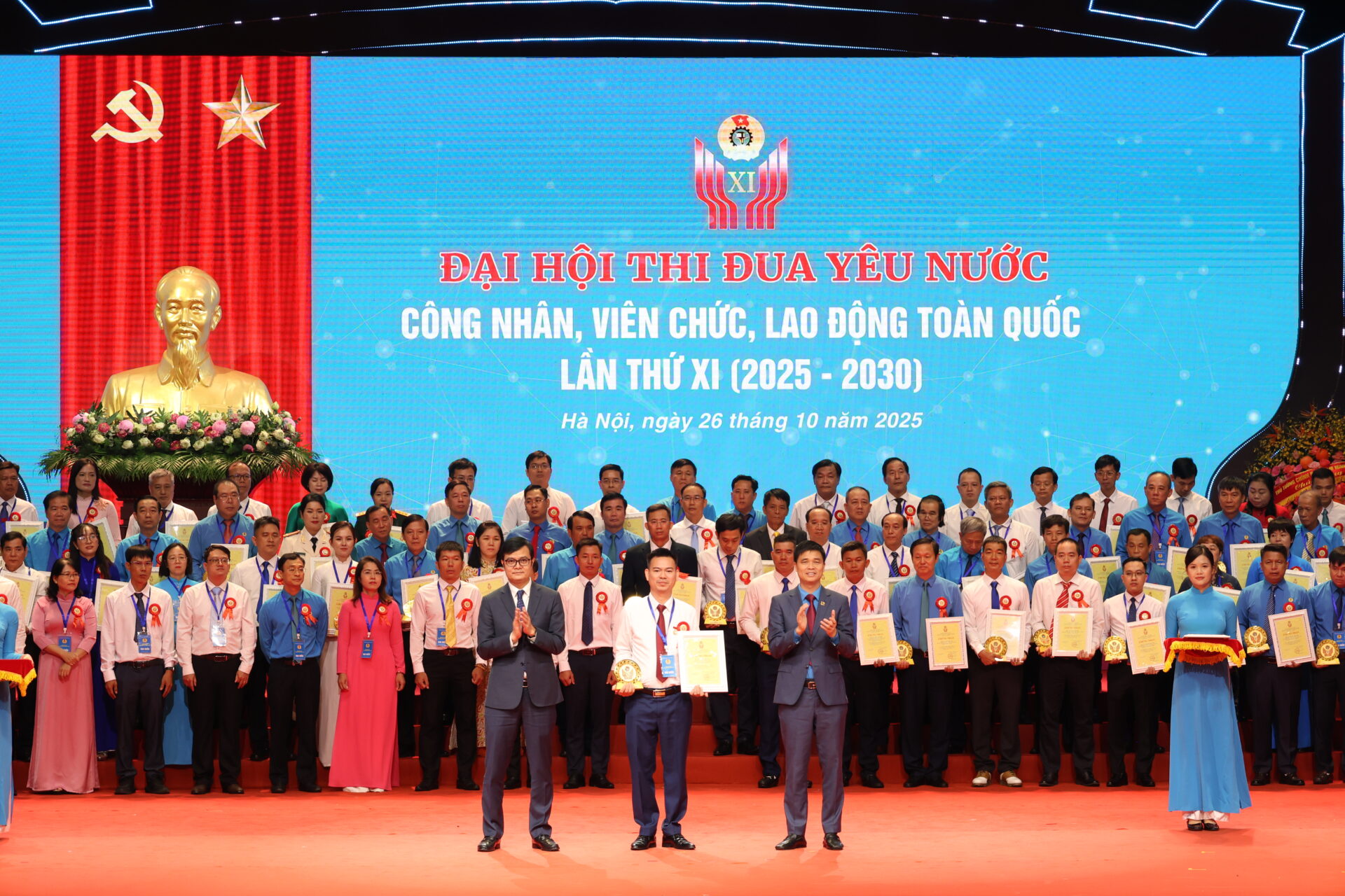 Phó Giám đốc Lương Xuân Huy nhận bằng khen tại Đại hội Thi đua Yêu Nước 2025